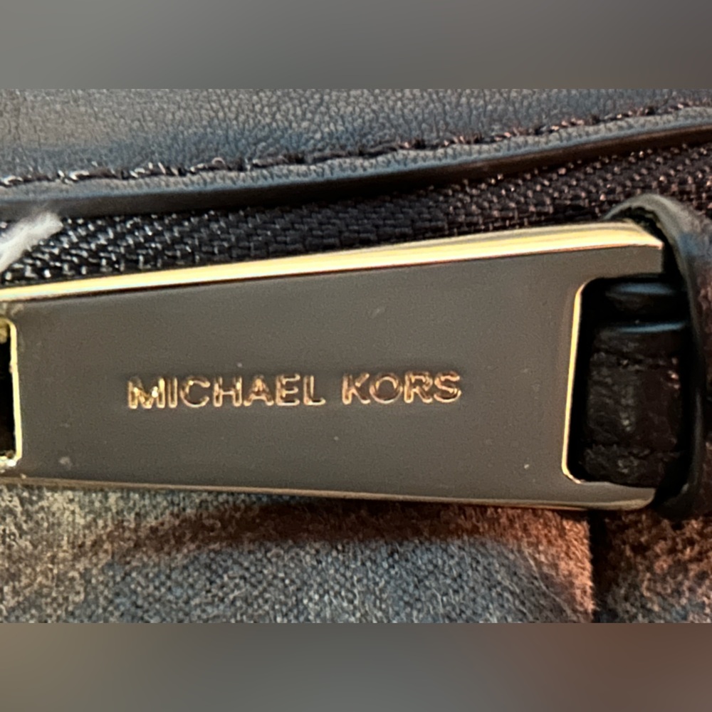 Michael Kors Rhea Large Wristlet/Clutch NWT - Picture 5 of 11